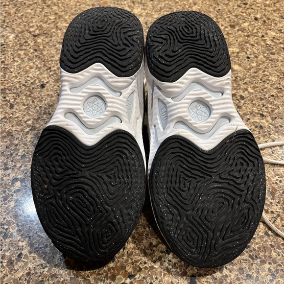 Men’s Size 8 Nike Cosmic Unity 003 Shoes - Picture 7 of 9